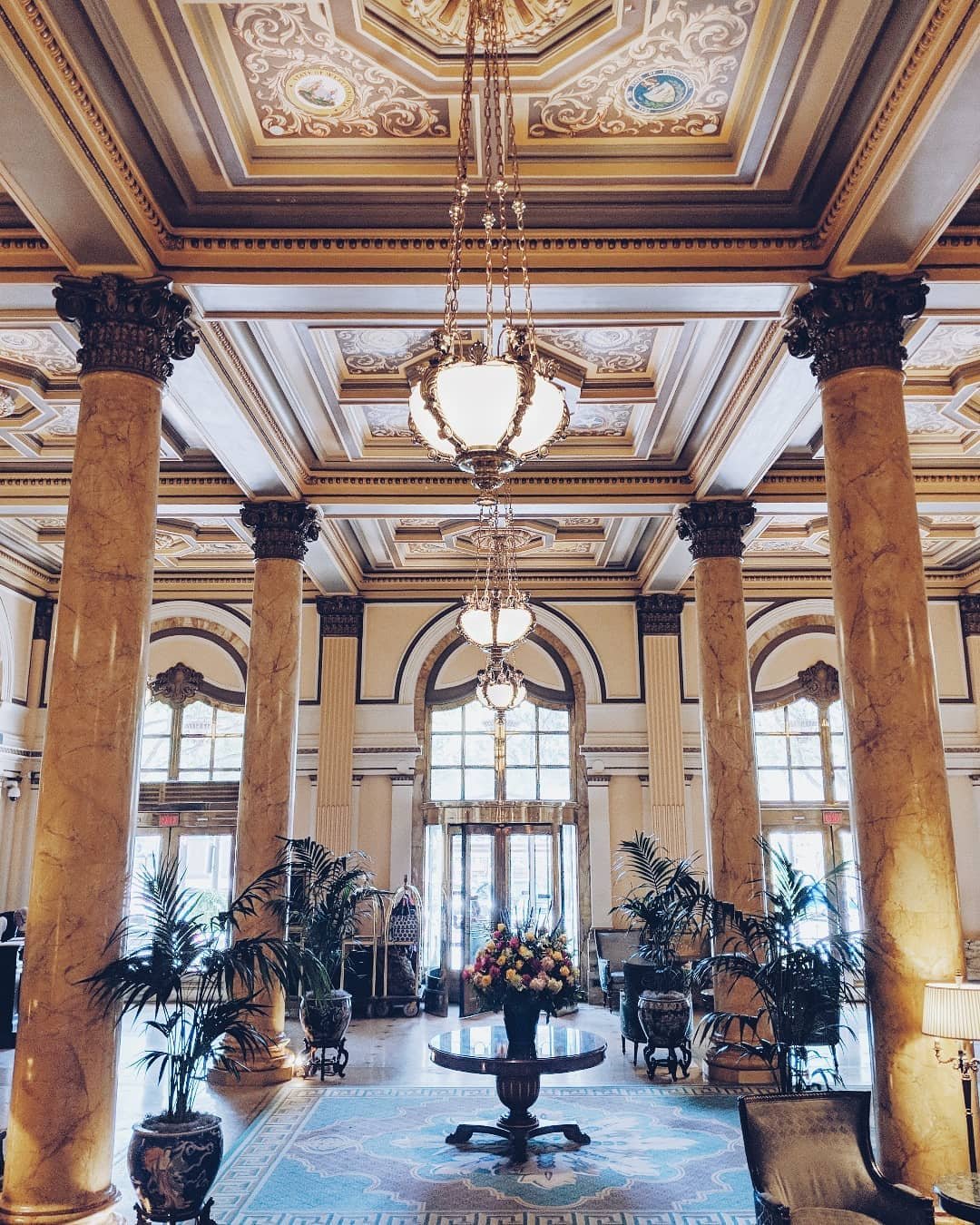 @momofmamony - The Willard Hotel